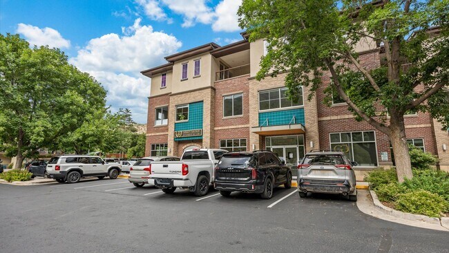 Building Photo - 2520 S Grand Ave