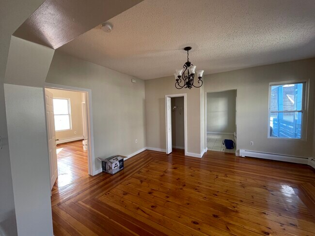 Building Photo - 509 Haverhill St