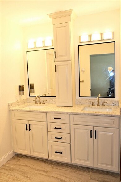 Building Photo - 13355 Fawn Ct