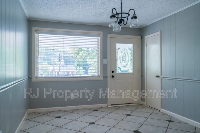 Building Photo - 5998 Polk St