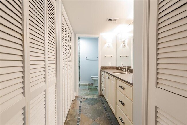 Building Photo - 82 Montre Square NW