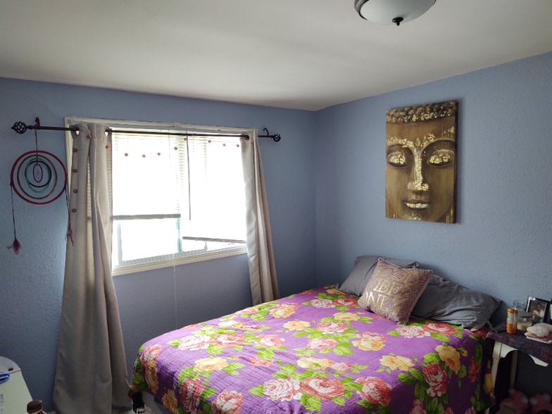 Building Photo - 635 W 25th St