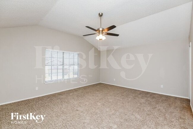 Building Photo - 609 Hollyberry Dr