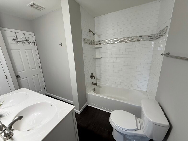 Building Photo - 104 Kelmar Ave