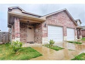 Building Photo - 2335 Bloomfield Dr