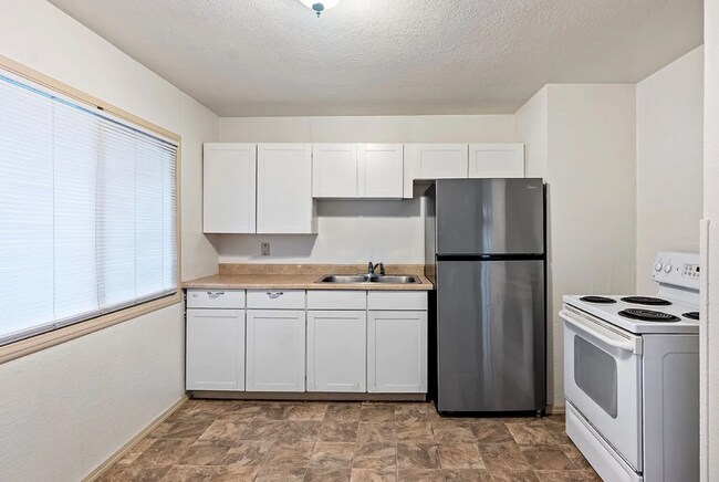 Building Photo - Sheridan duplex bremerton