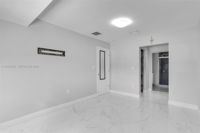 Building Photo - 2340 SW 15th St