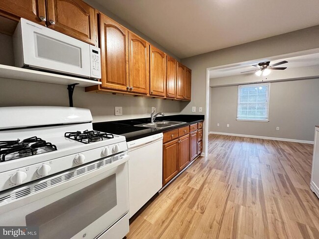 Building Photo - 10863 Bucknell Dr