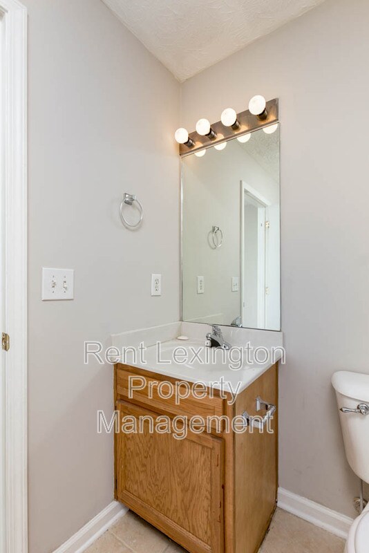 Building Photo - 300 Elkchester Cir