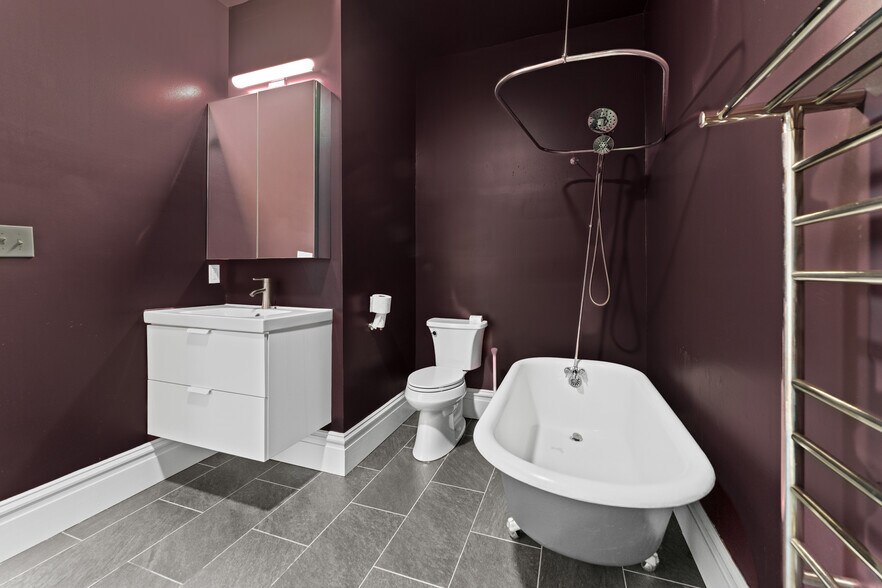 Building Photo - 2014 James St