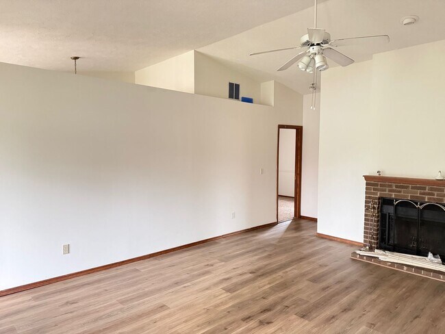 Building Photo - Recently refurbished 3 BR home in Normal