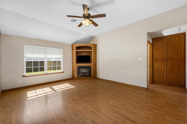 Building Photo - 1202 Hershel Dr