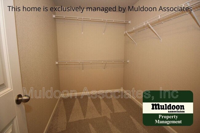 Building Photo - 954 Petra Heights