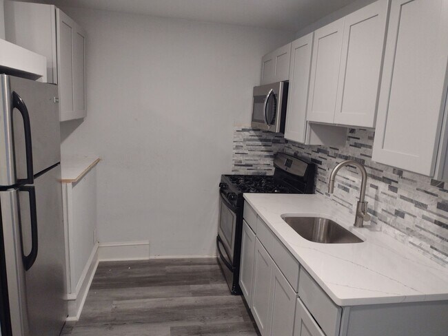 Building Photo - Refreshed 3BR/1BA Cozy Home with Porch & Fenced Yard!