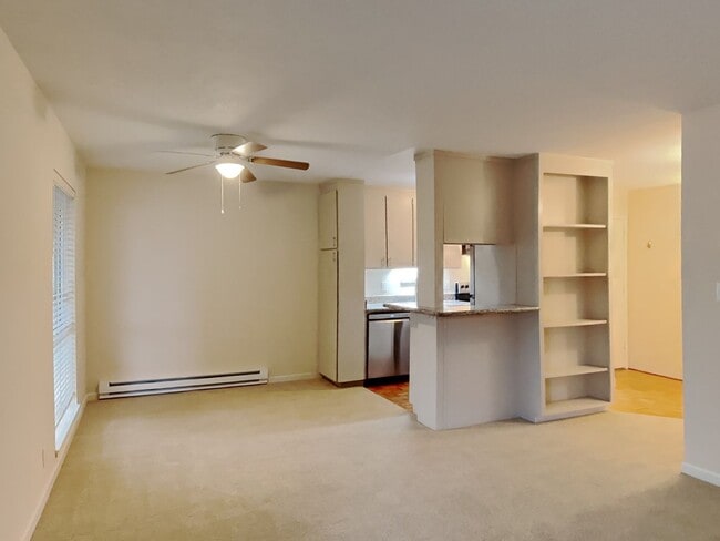 Building Photo - Upstairs Corner Unit 2/1.5 Condo Available Now!