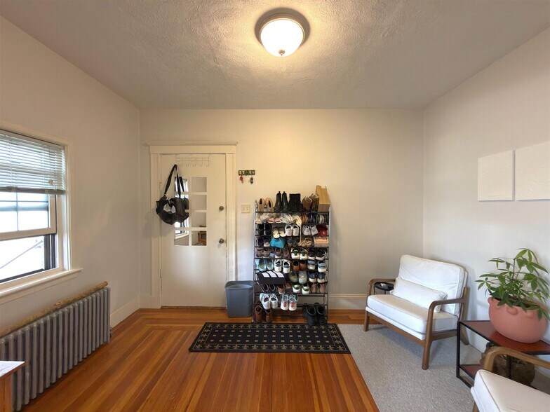 Building Photo - 9 Amaranth Ave