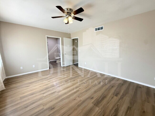 Building Photo - 10921 W Sells Dr