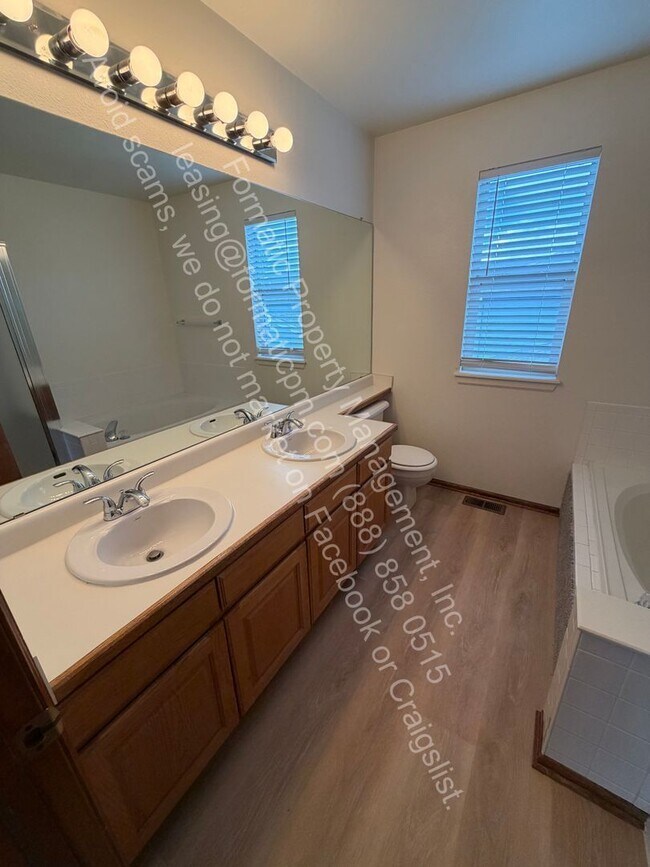 Building Photo - 9663 Lameria Dr