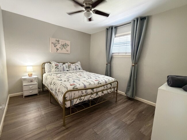 Building Photo - 1412 E 35th St