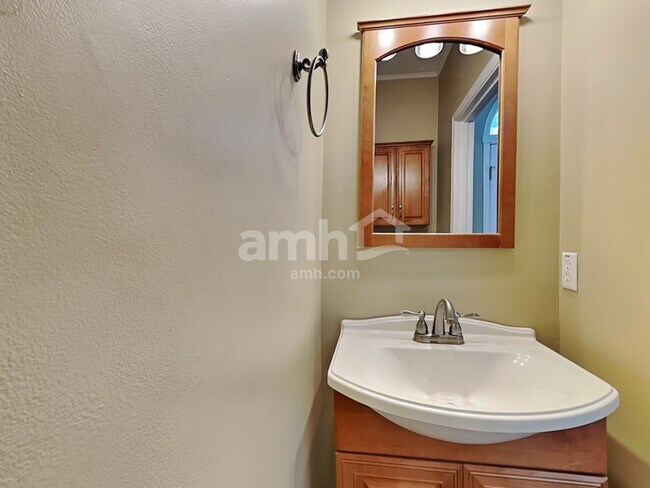 Building Photo - 453 Dakota Run