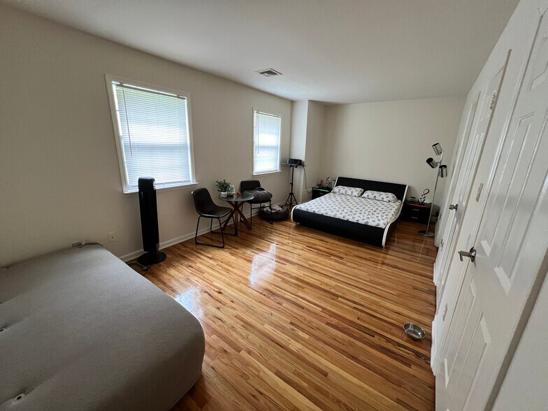 Building Photo - 3631 Bergen Ct