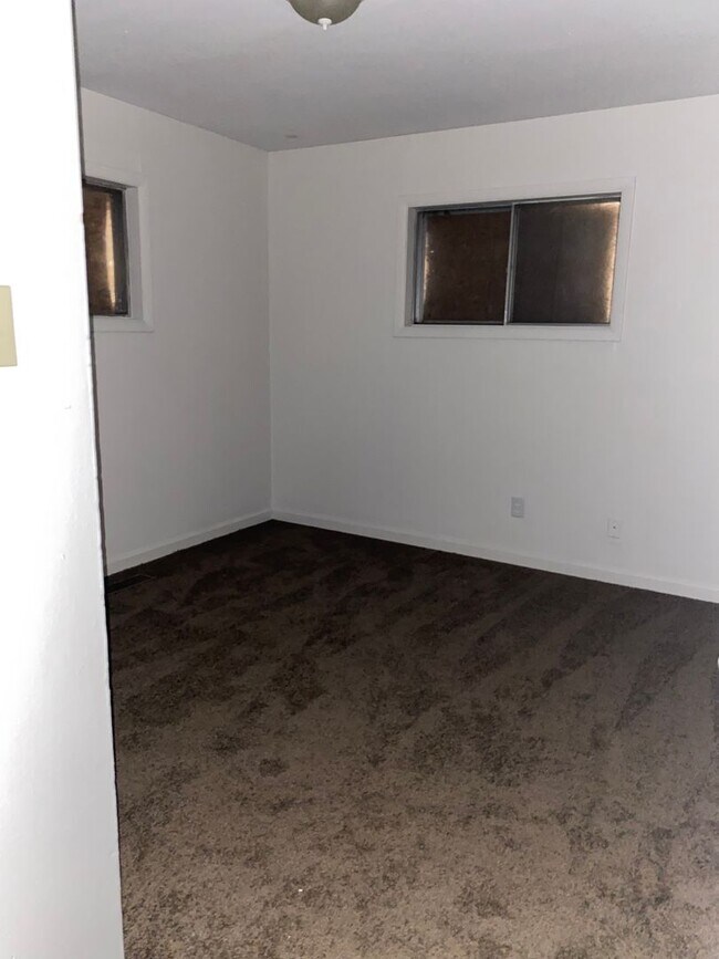 Building Photo - 325 Rieber Dr