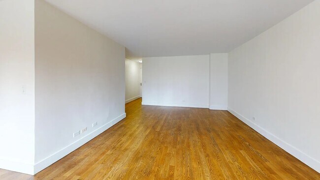 Building Photo - 220 E 63rd St