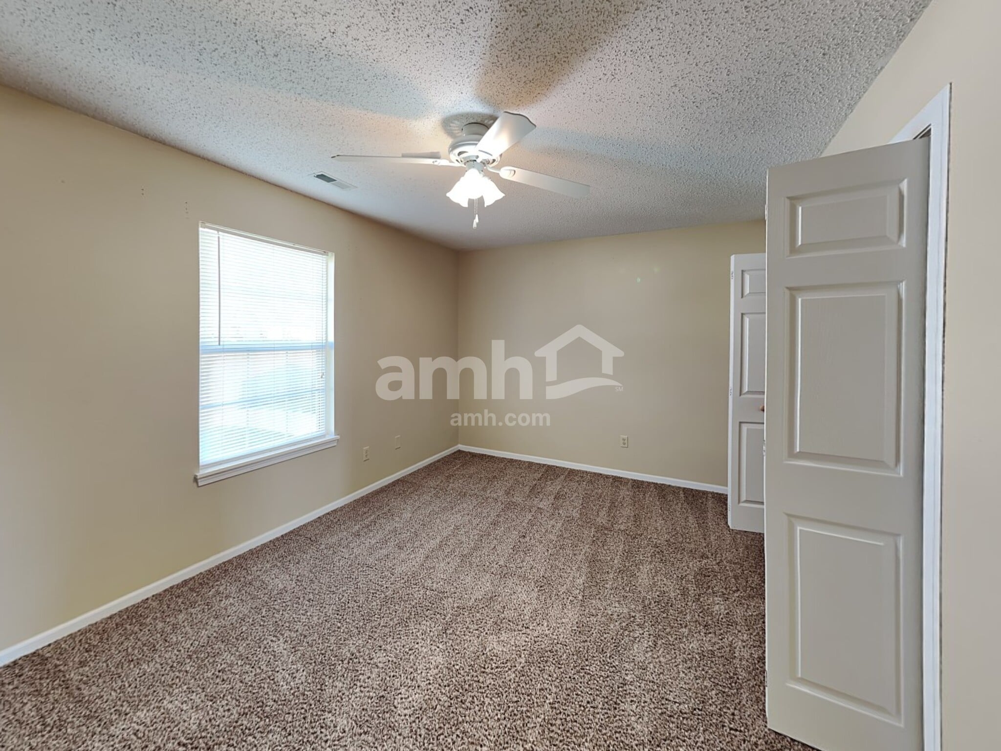 Building Photo - 571 Bay Ct N