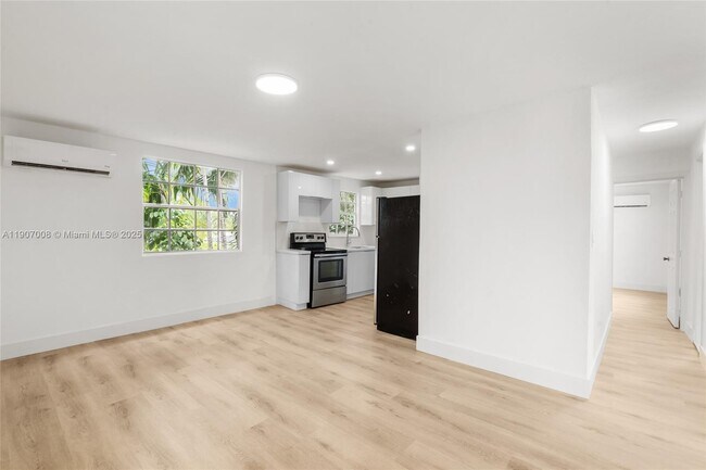 Primary Photo - 2385 SW 17th St