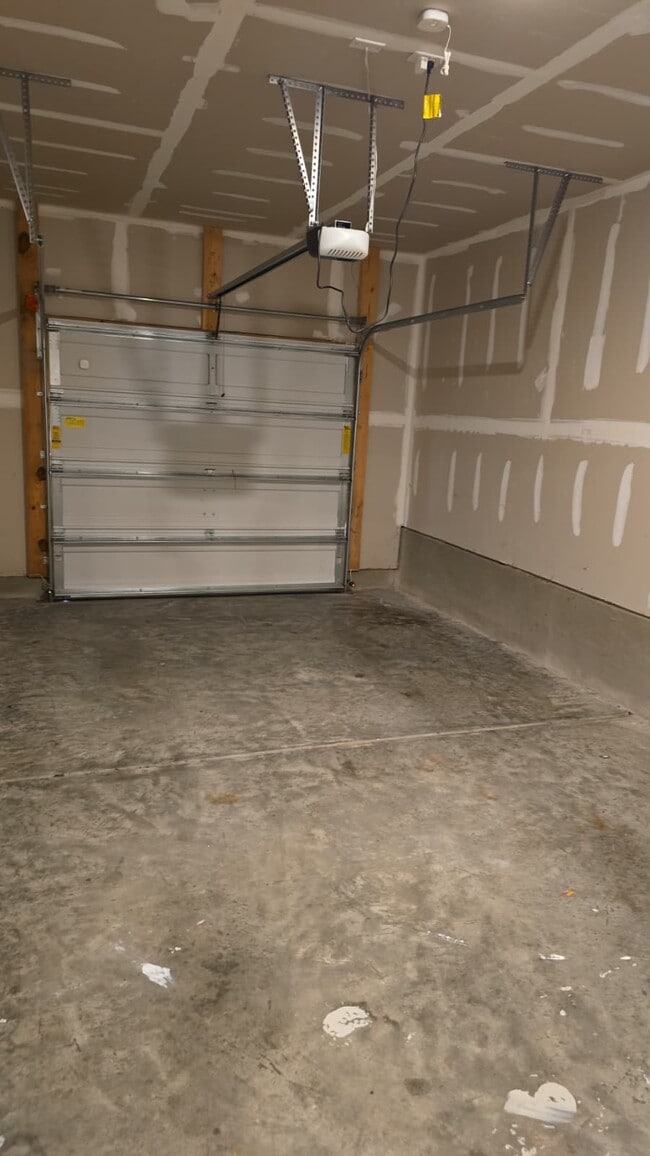 Building Photo - 324 Hazy Hls Ln
