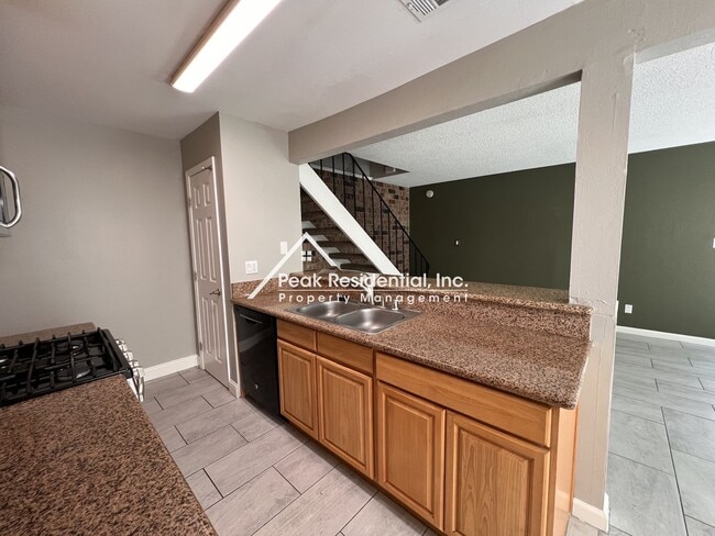 Building Photo - A Very Nice 2bd/1ba Citrus Heights Condo with Garage