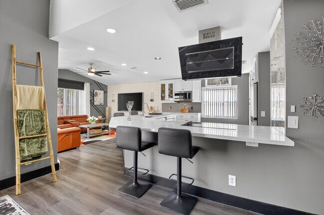 Building Photo - 3527 Stratton Ln