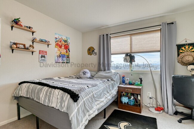 Building Photo - 7050 Silvergrass Dr