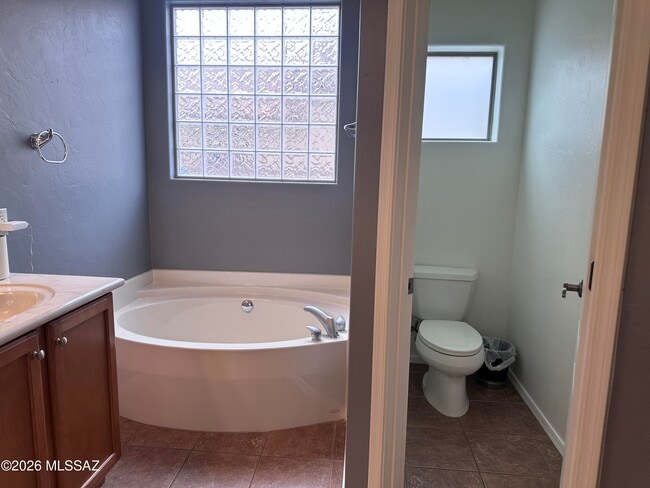 Building Photo - 7501 S Woodbury Grove Dr