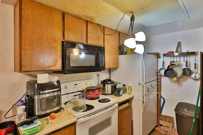 Building Photo - 1111 E University Dr