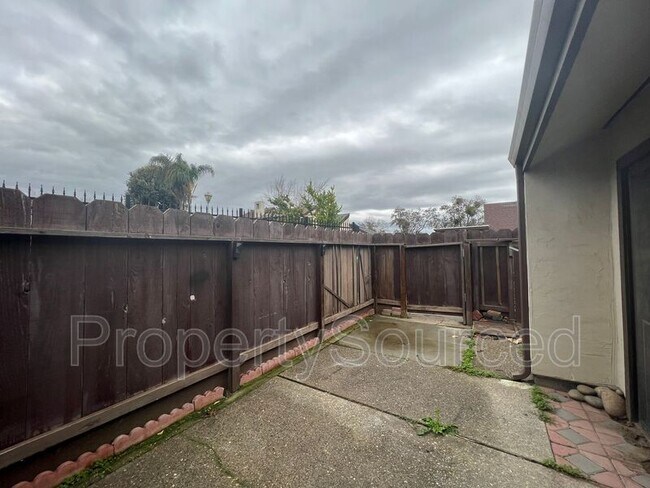 Building Photo - 1414 Pajaro Ave