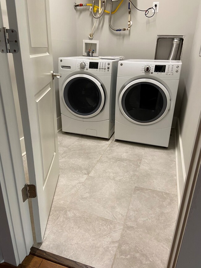 Laundry Room - 1200 Commerce St