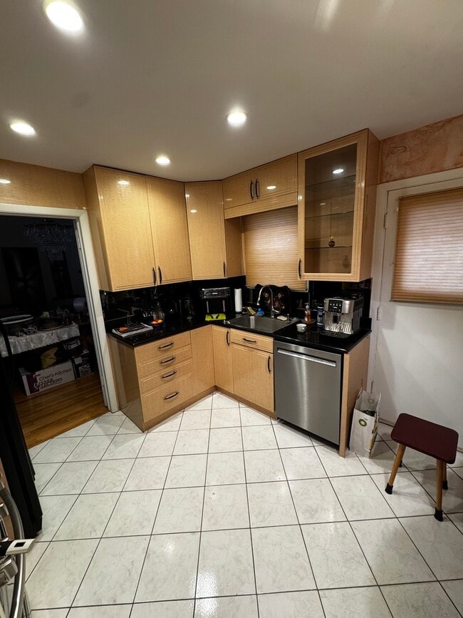 Building Photo - 395 Central Ave