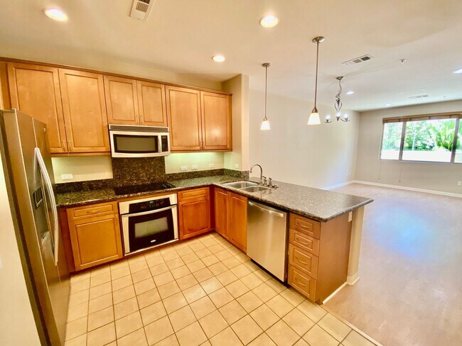 Building Photo - Stylish Coastal Living: Spacious 1BD with ...