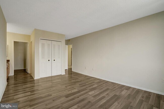 Building Photo - 3705 S George Mason Dr