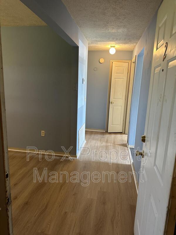 Building Photo - 121 Elm St