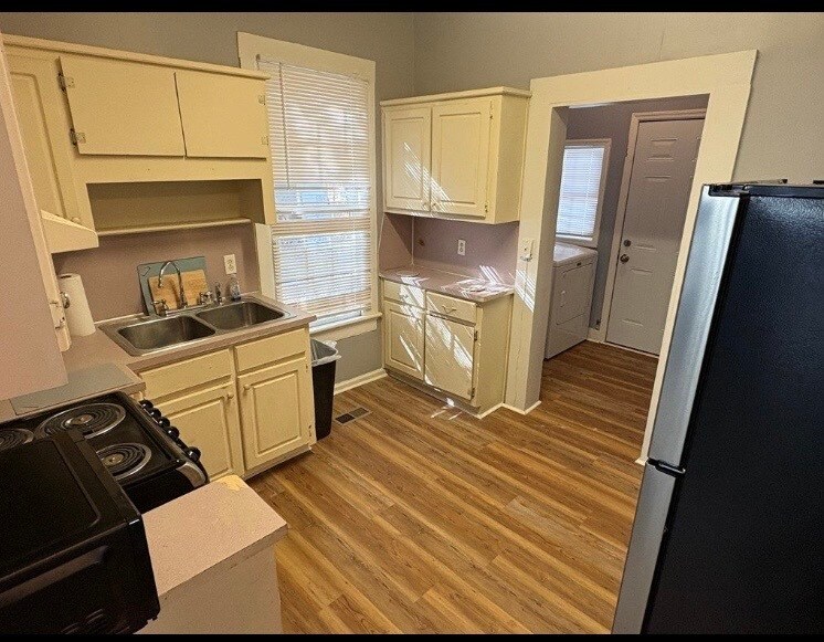 Kitchen - 2427 Marion St