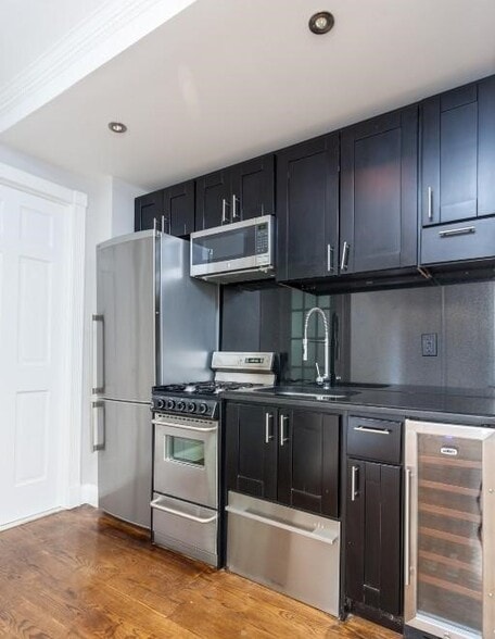 Building Photo - 343 E 8th St