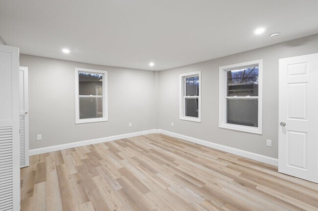 Building Photo - 98 Southville Rd
