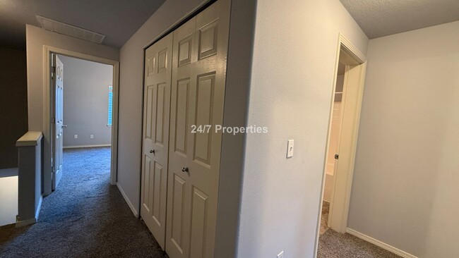 Building Photo - Nice 3BD I 2BA Townhome - Hillsboro!