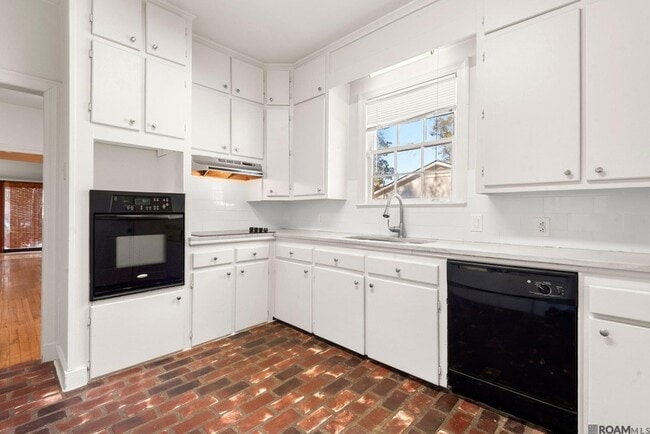 Building Photo - 4621 Sweetbriar St