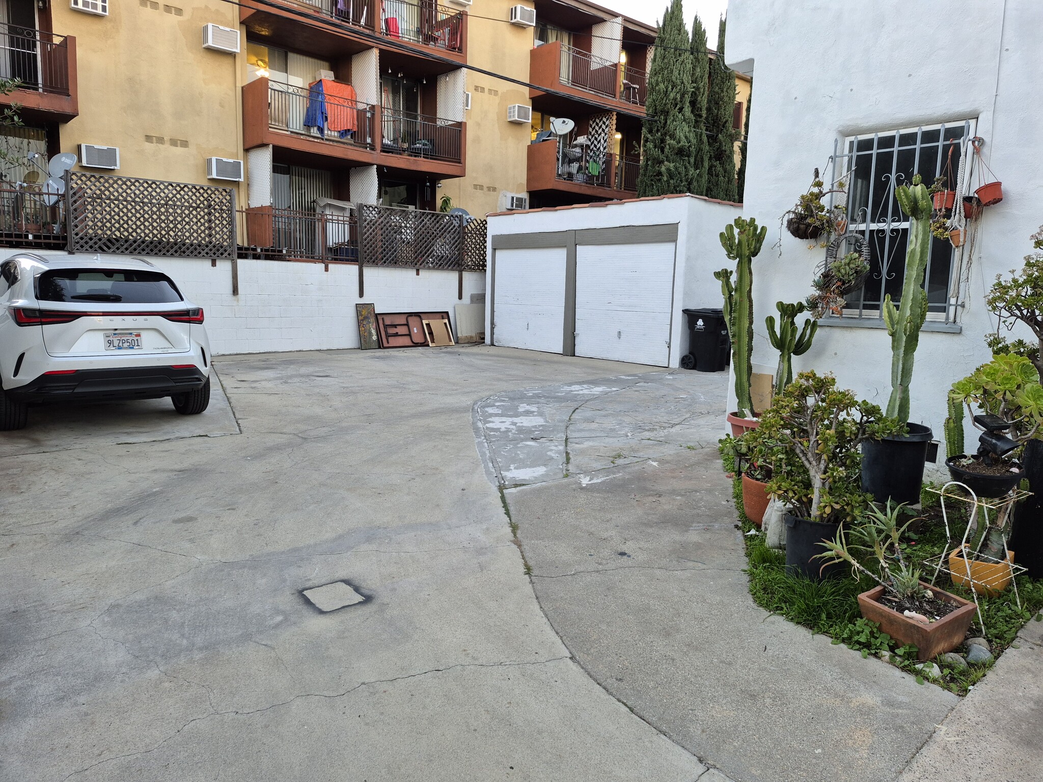 Rear parking - 861 N Alexandria Ave