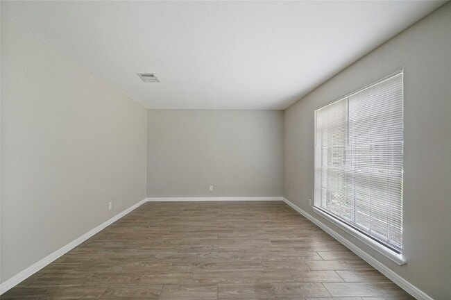 Building Photo - 643 Ames St