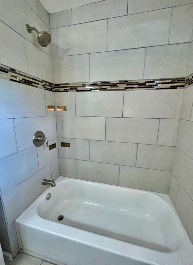 Building Photo - Charming 3-Bedroom Home with Spacious Fenced Backyard!