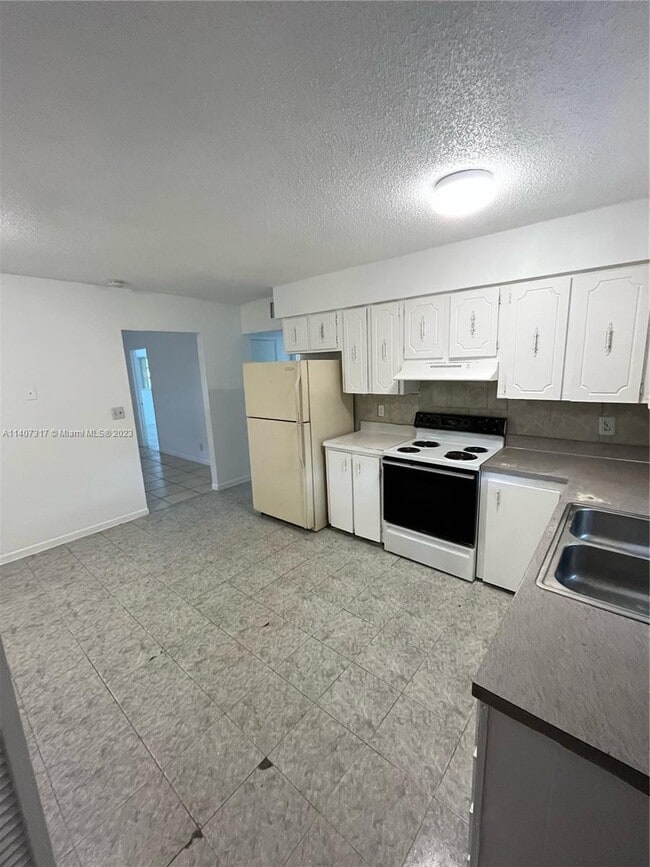 Building Photo - 1490 NW 20th St